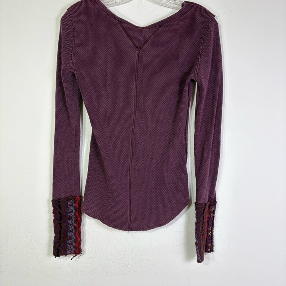 FREE PEOPLE Art School embroidered thermal waffle top v-neck S - Picture 11 of 13